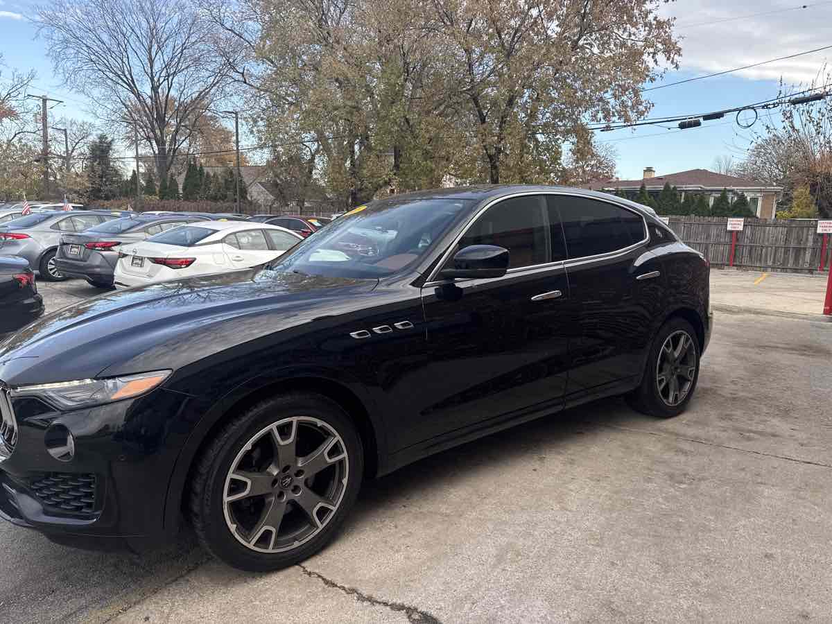 2021 Maserati Levante photo 2
