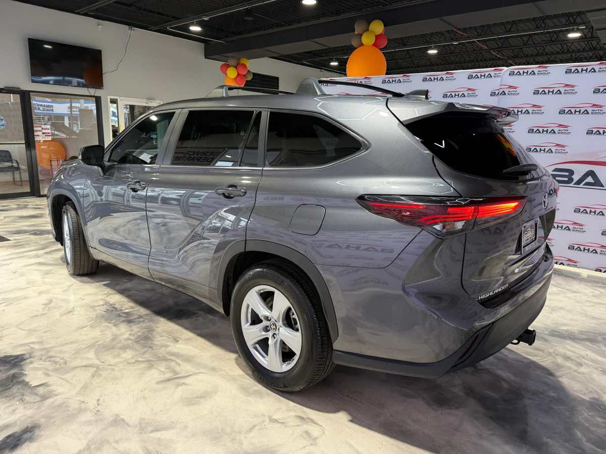 2024 Toyota Highlander LE photo 3