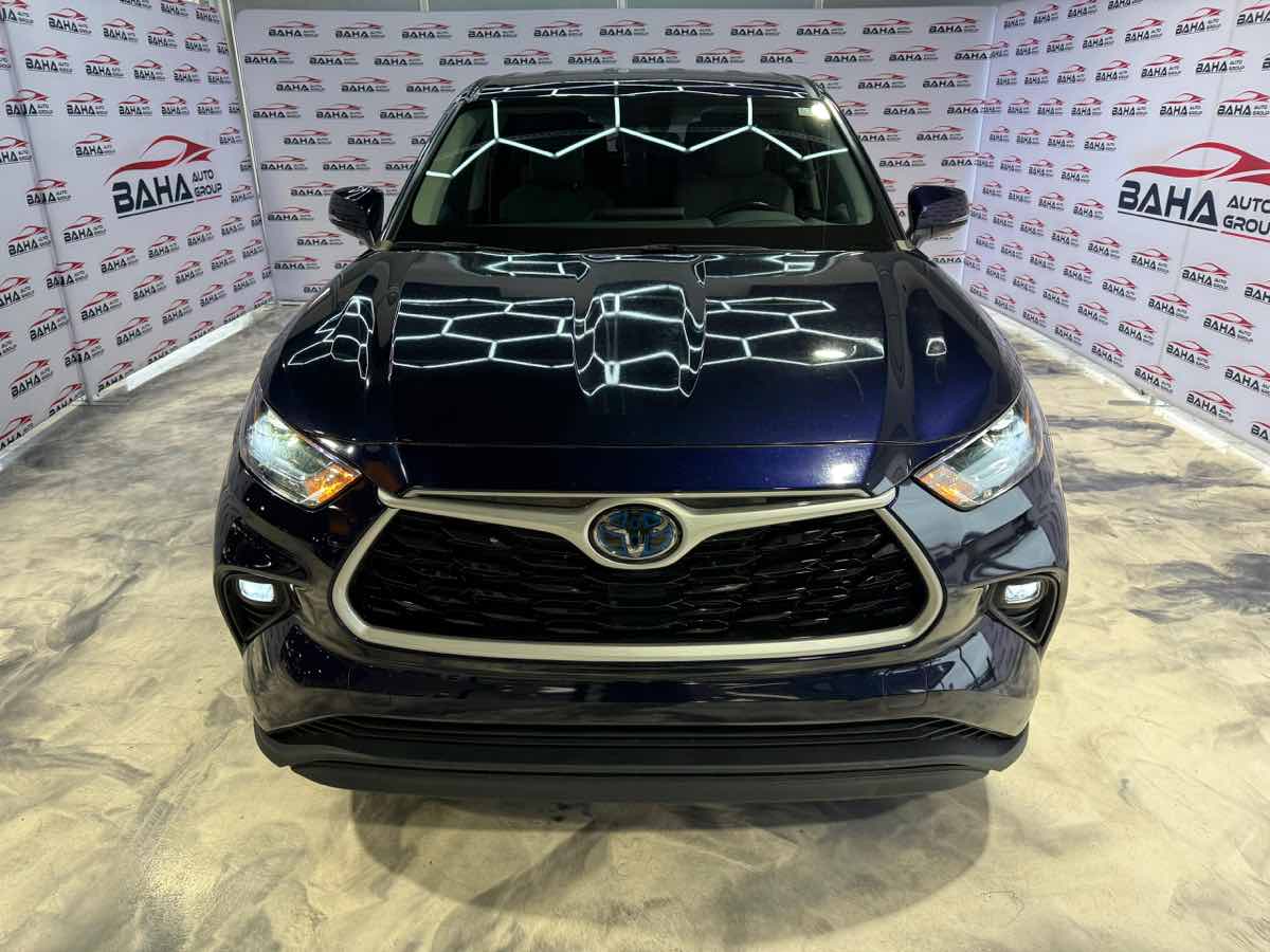 2023 Toyota Highlander Hybrid LE photo 3