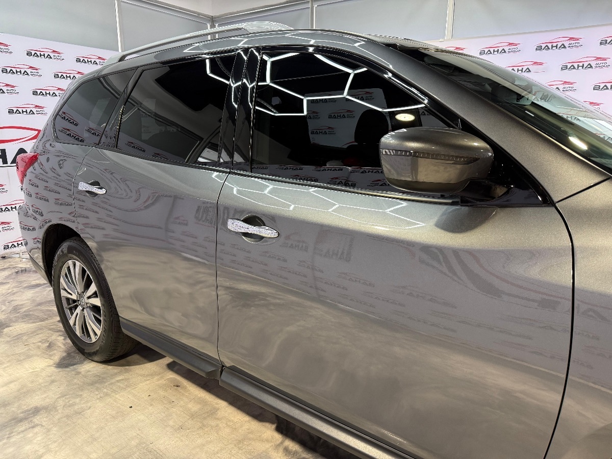 2019 Nissan Pathfinder SV photo 4