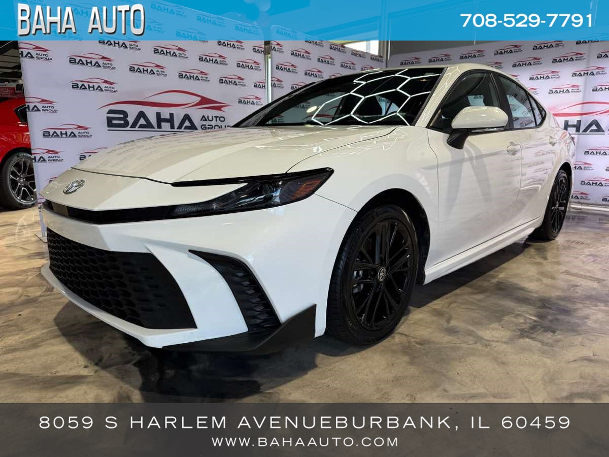 2025 Toyota Camry SE Hybrid's photo