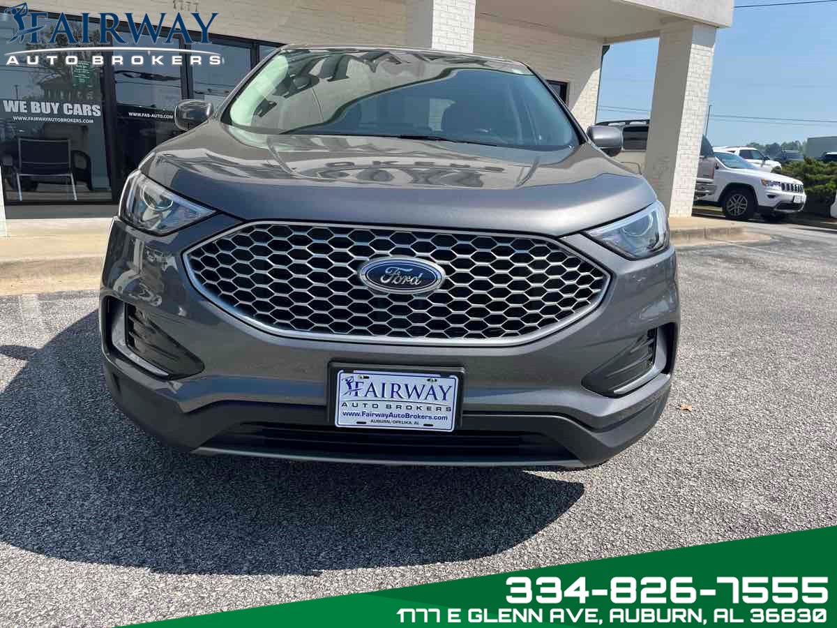 2023 Ford Edge SEL photo 2