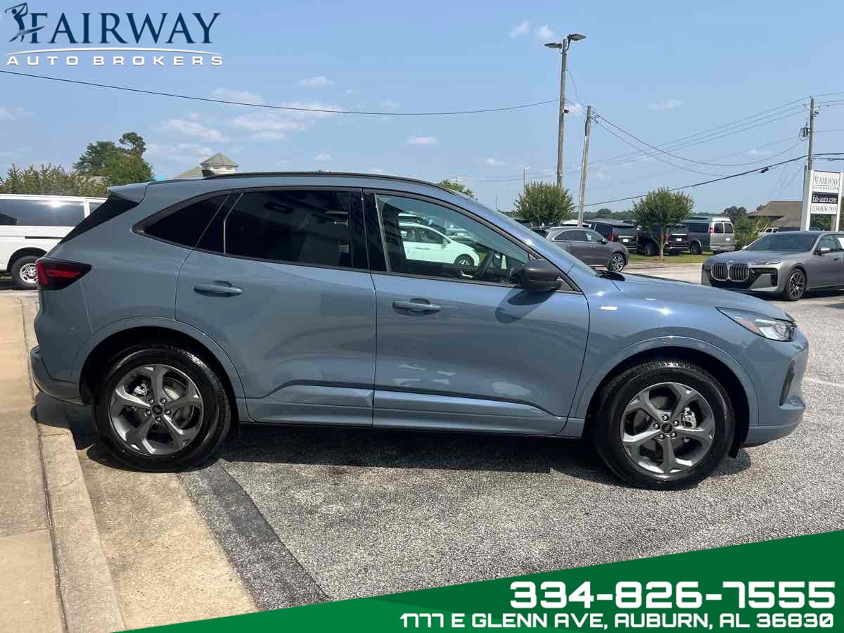 2024 Ford Escape ST-Line photo 4