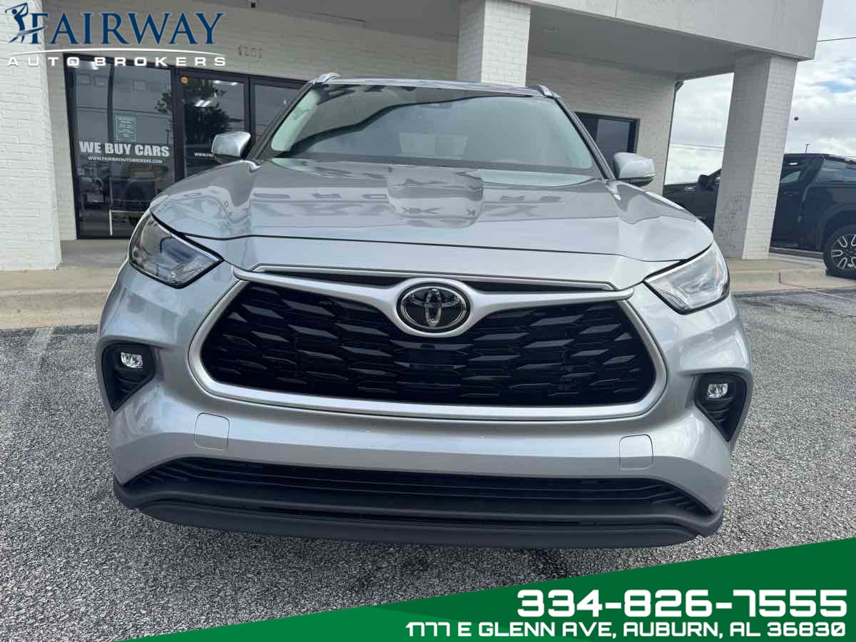 2022 Toyota Highlander XLE photo 2