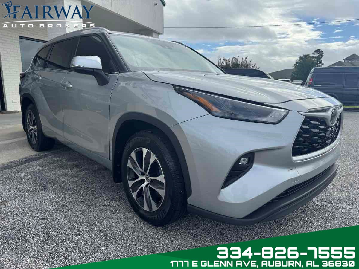 2022 Toyota Highlander XLE photo 3