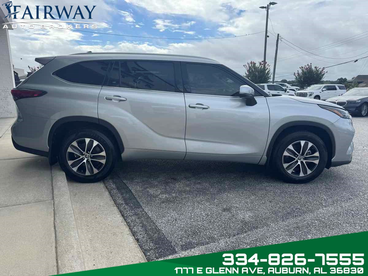 2022 Toyota Highlander XLE photo 4