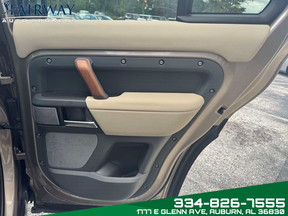 2023 Land Rover Defender 130 X photo 27