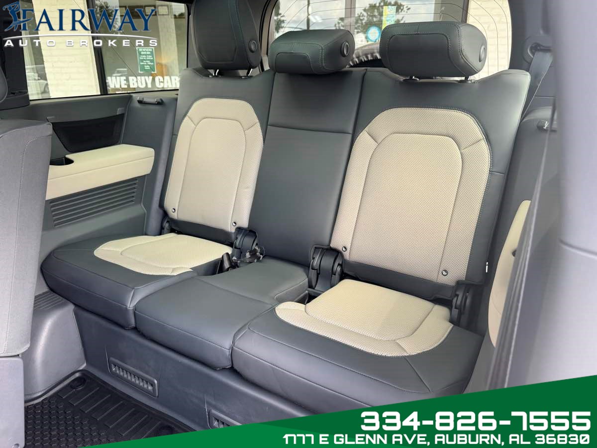 2023 Land Rover Defender 130 X photo 10