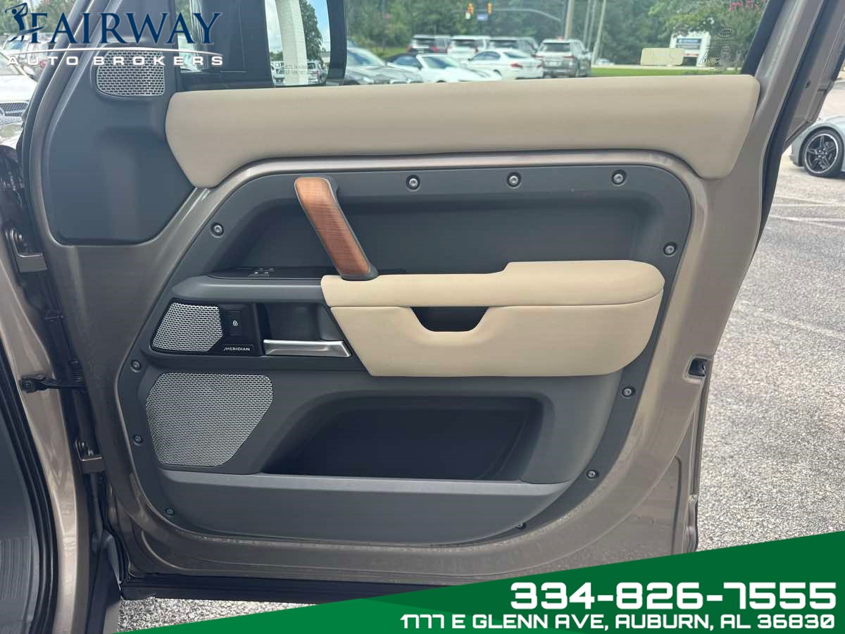 2023 Land Rover Defender 130 X photo 26