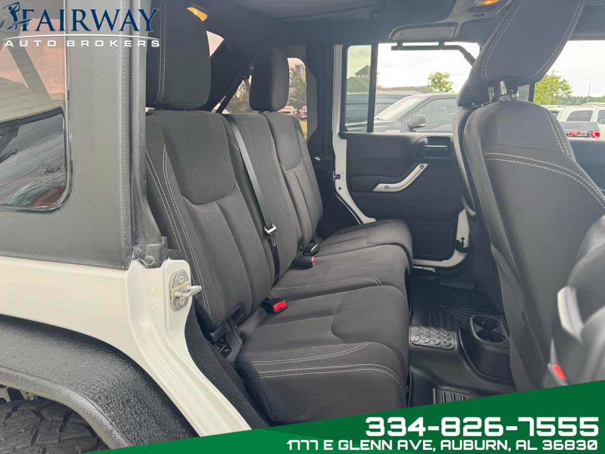 2016 Jeep Wrangler Unlimited Rubicon photo 12