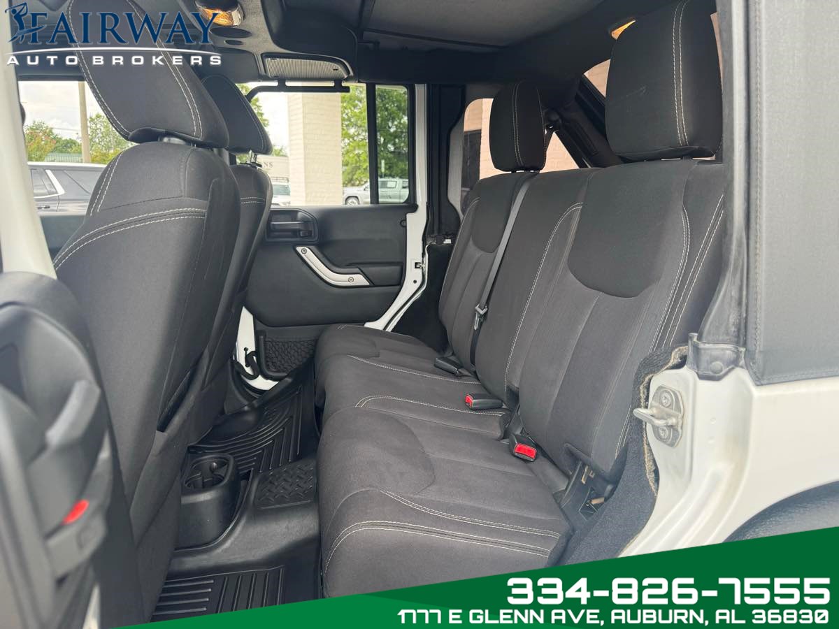 2016 Jeep Wrangler Unlimited Rubicon photo 10