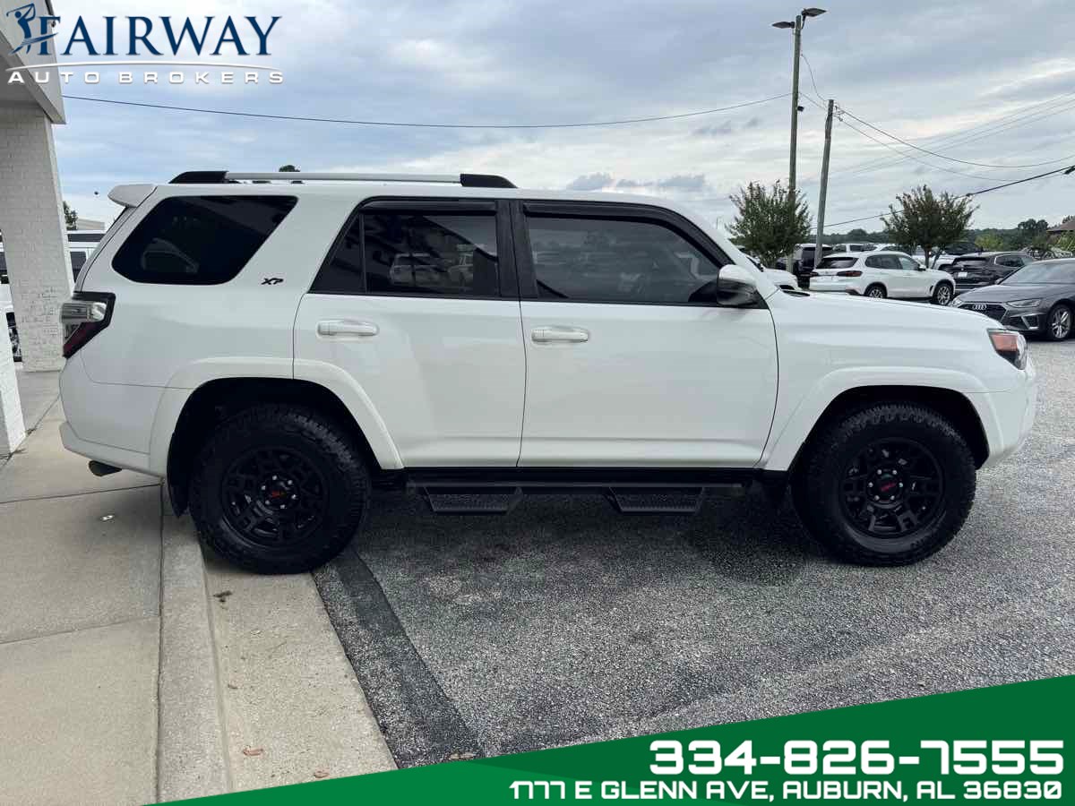 2020 Toyota 4Runner SR5 photo 5