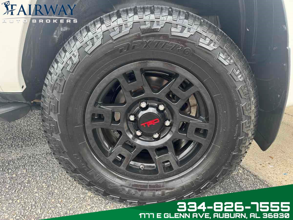 2020 Toyota 4Runner SR5 photo 32