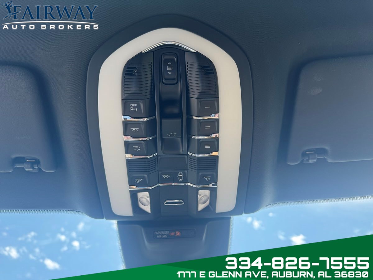 2021 Porsche Macan Base photo 21