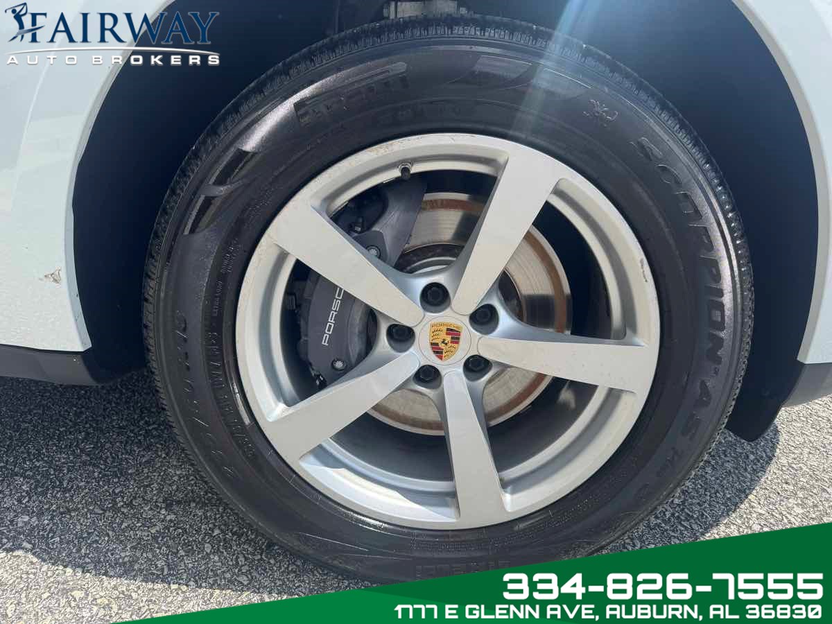 2021 Porsche Macan Base photo 28
