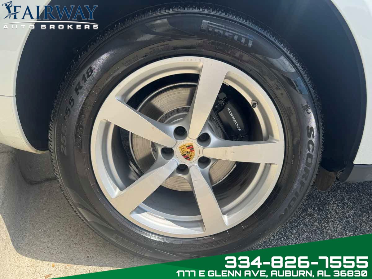 2021 Porsche Macan Base photo 29