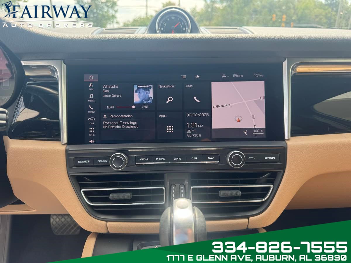 2021 Porsche Macan Base photo 18
