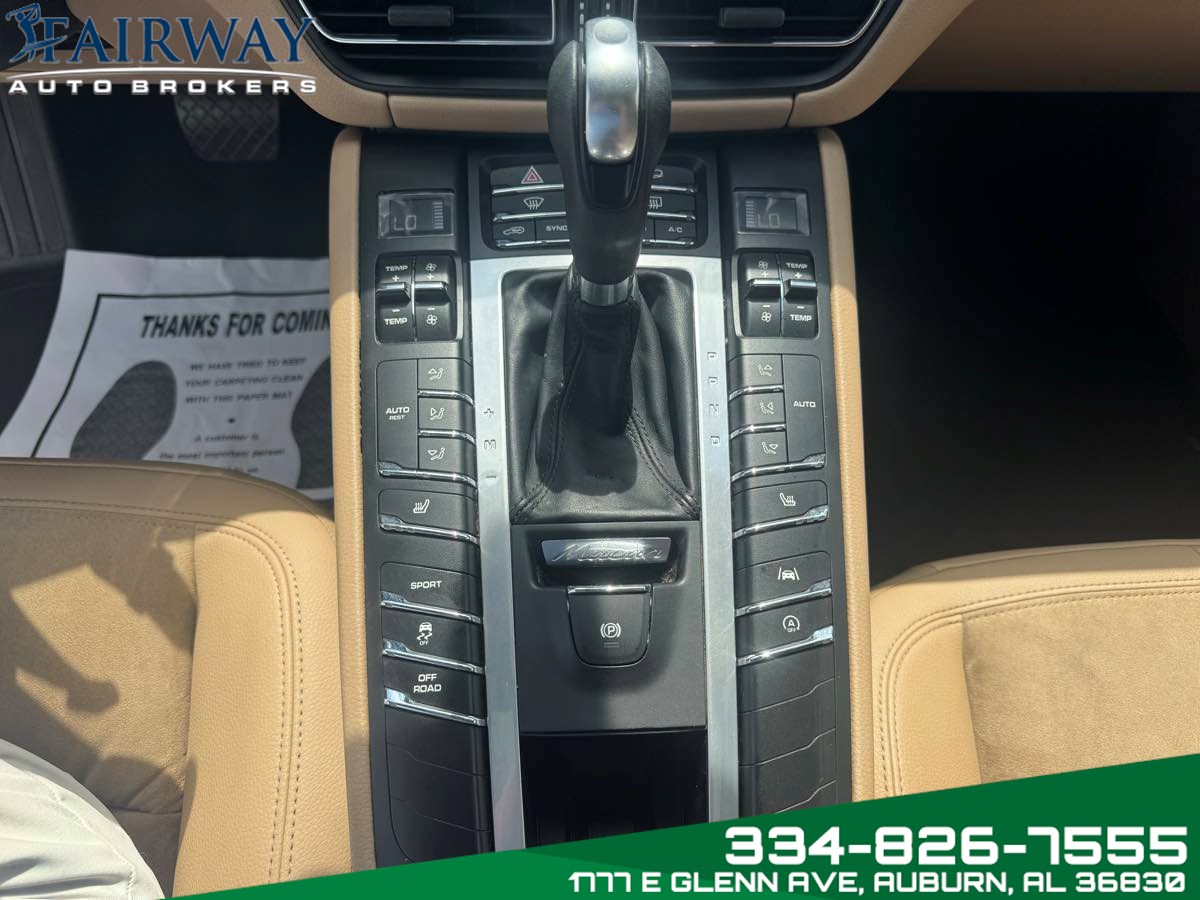 2021 Porsche Macan Base photo 20