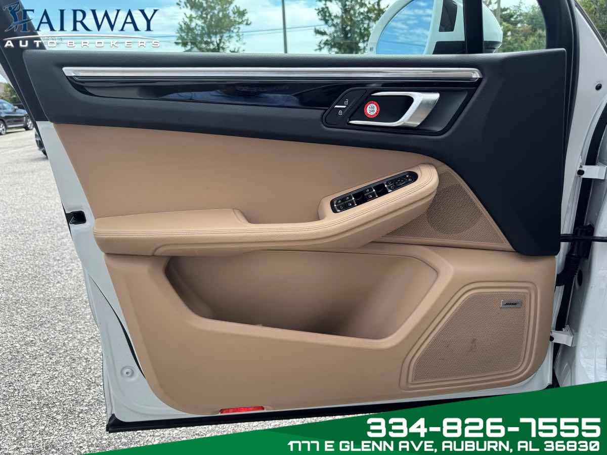 2021 Porsche Macan Base photo 24