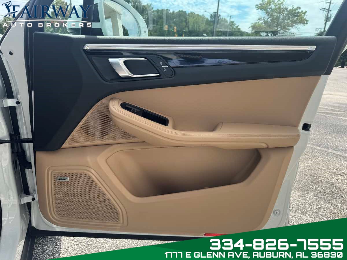 2021 Porsche Macan Base photo 25