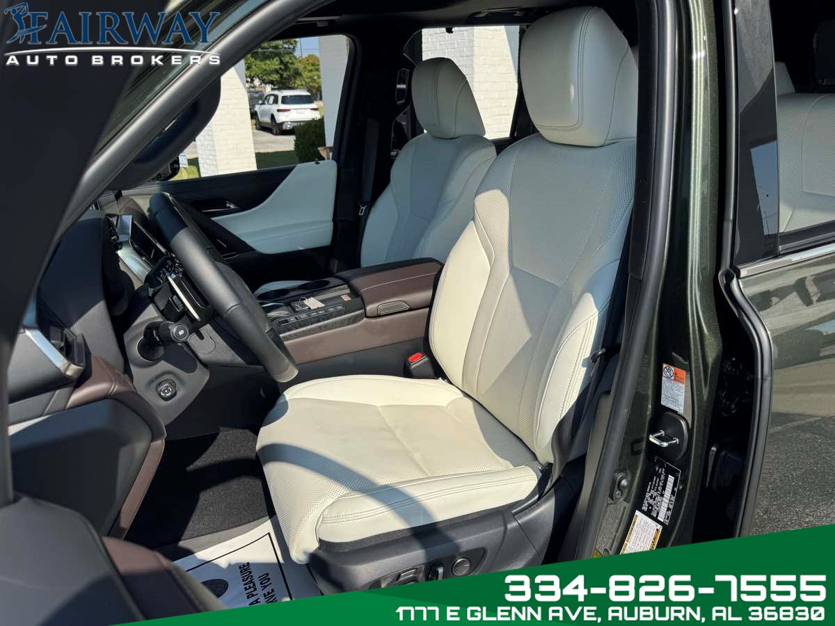 2025 Lexus LX 600 Luxury photo 6