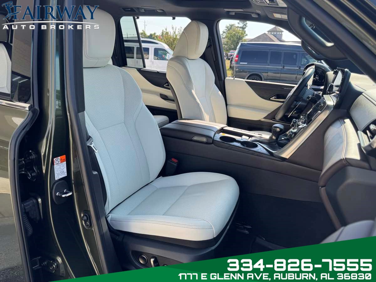 2025 Lexus LX 600 Luxury photo 8