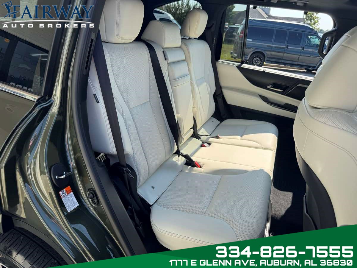 2025 Lexus LX 600 Luxury photo 9