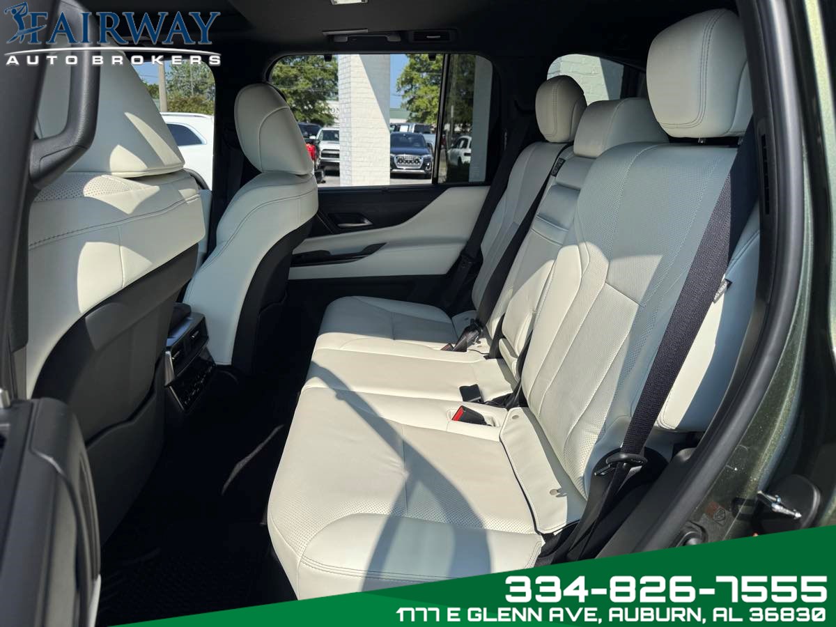 2025 Lexus LX 600 Luxury photo 7