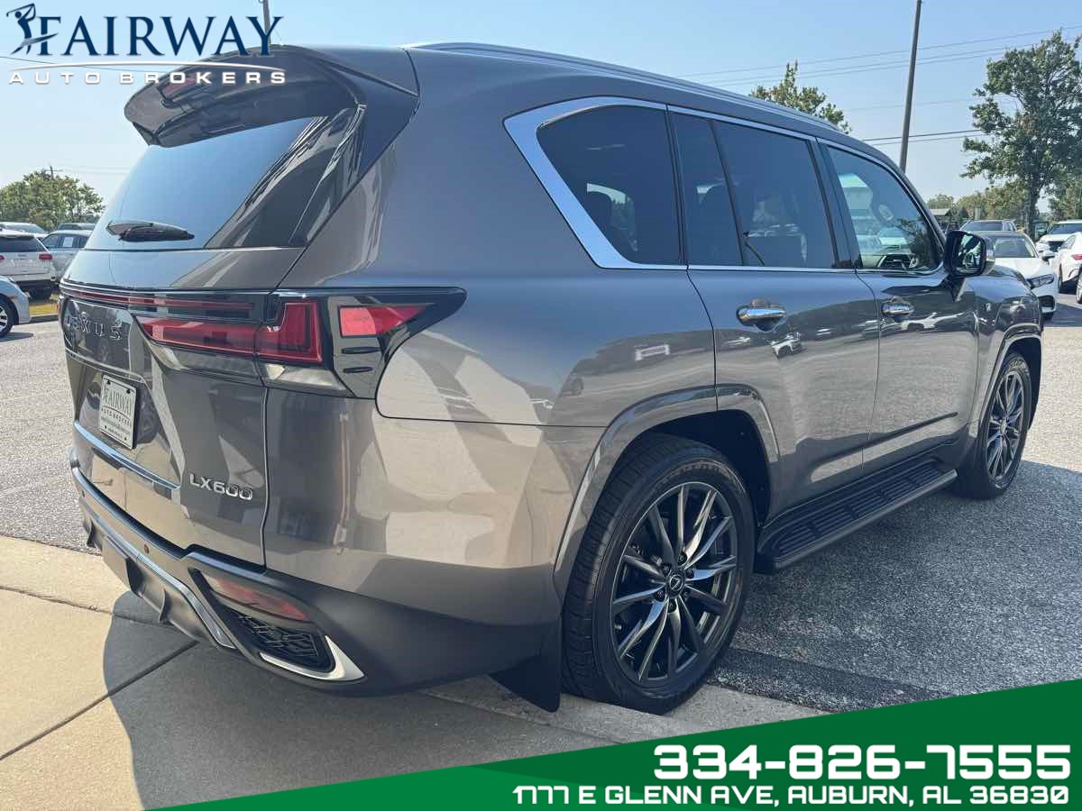2023 Lexus LX 600 F SPORT photo 5