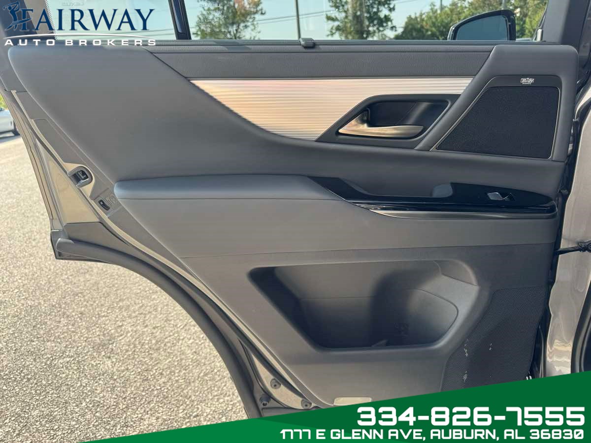 2023 Lexus LX 600 F SPORT photo 29