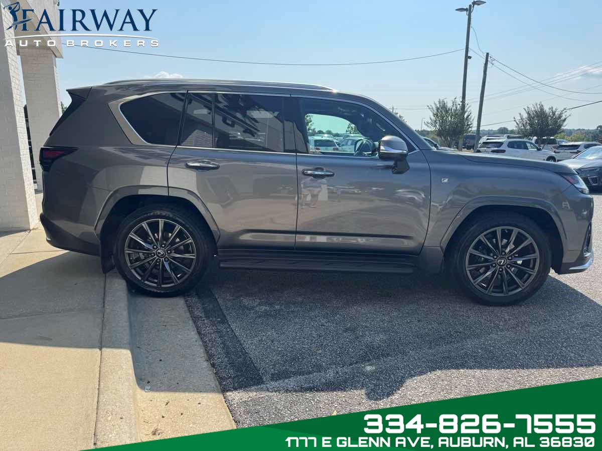 2023 Lexus LX 600 F SPORT photo 4