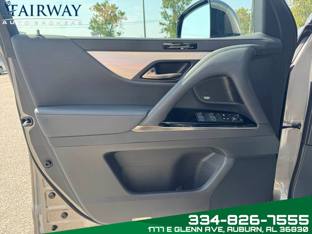 2023 Lexus LX 600 F SPORT photo 28