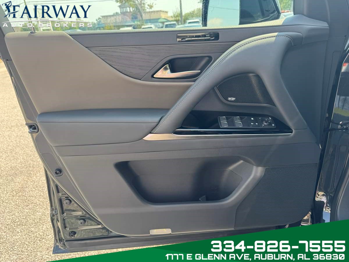 2025 Lexus LX photo 29