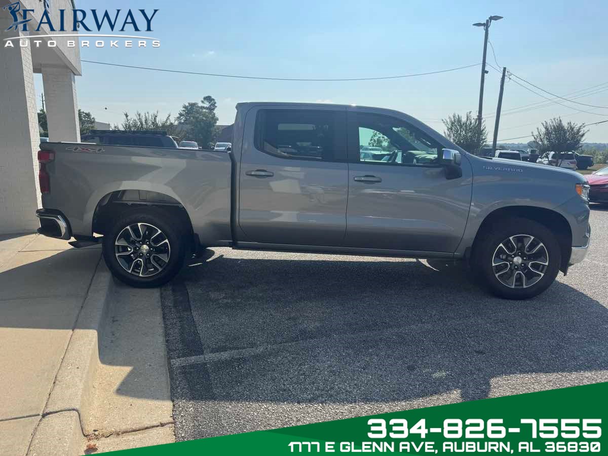 2023 Chevrolet Silverado 1500 LT photo 2