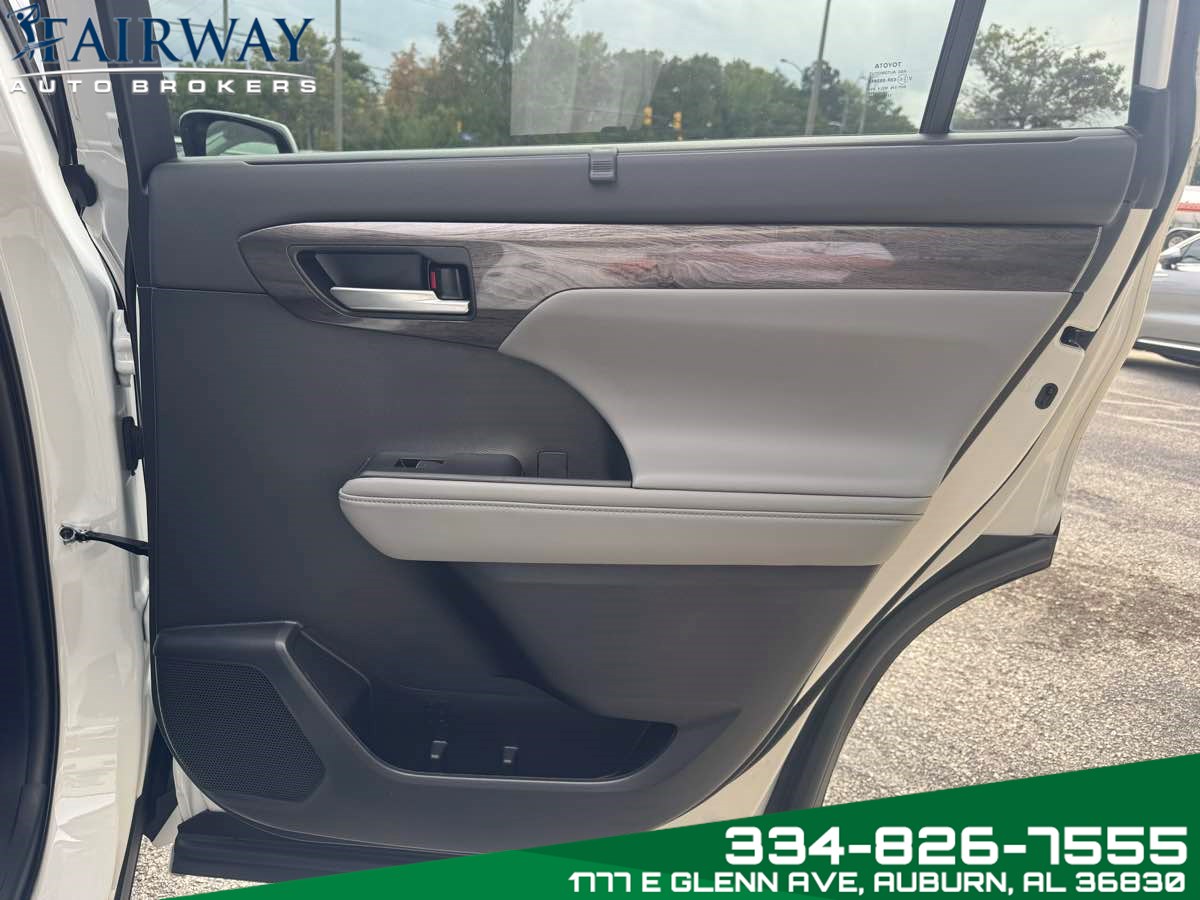 2023 Toyota Highlander Platinum photo 28