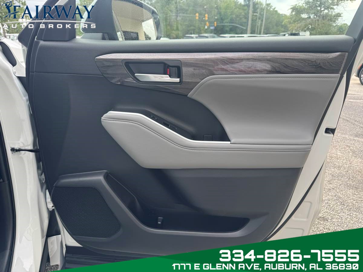 2023 Toyota Highlander Platinum photo 27