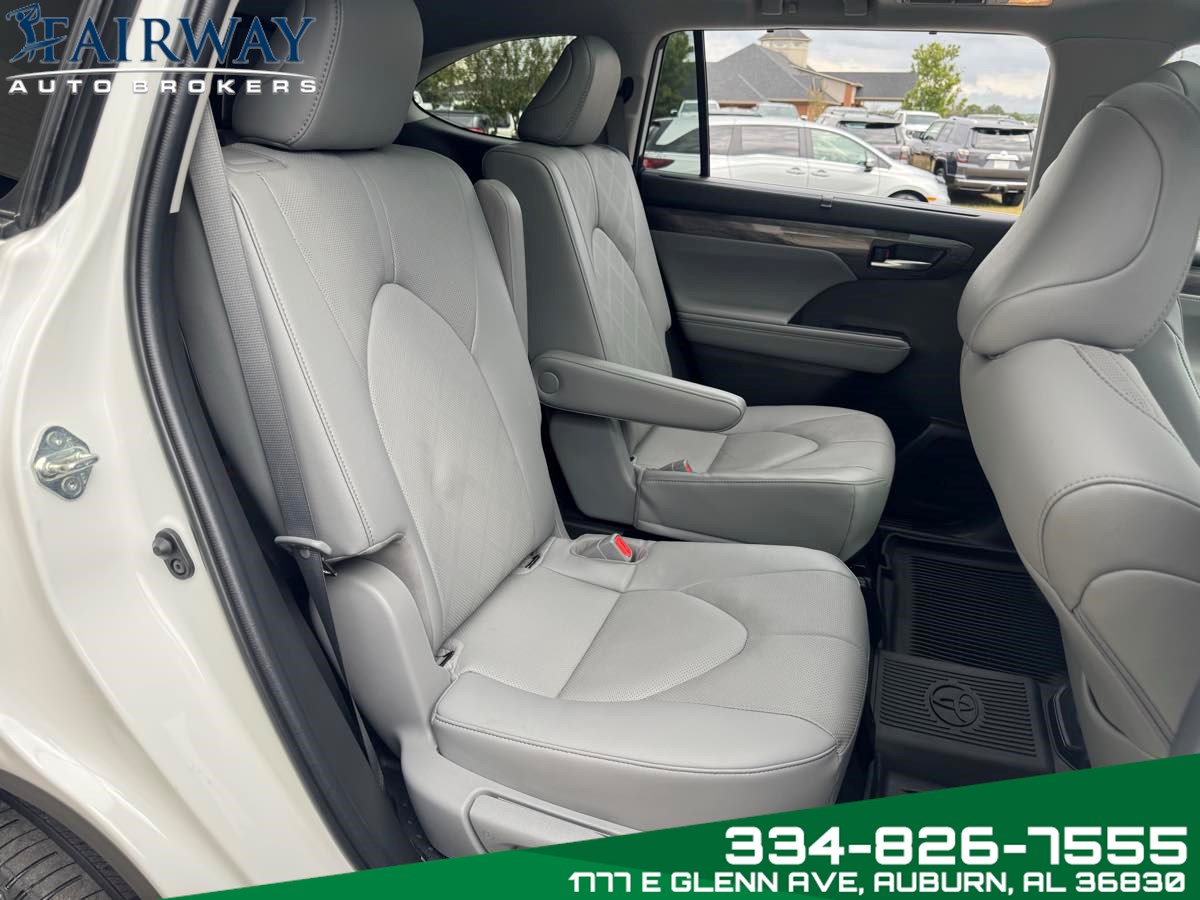 2023 Toyota Highlander Platinum photo 12