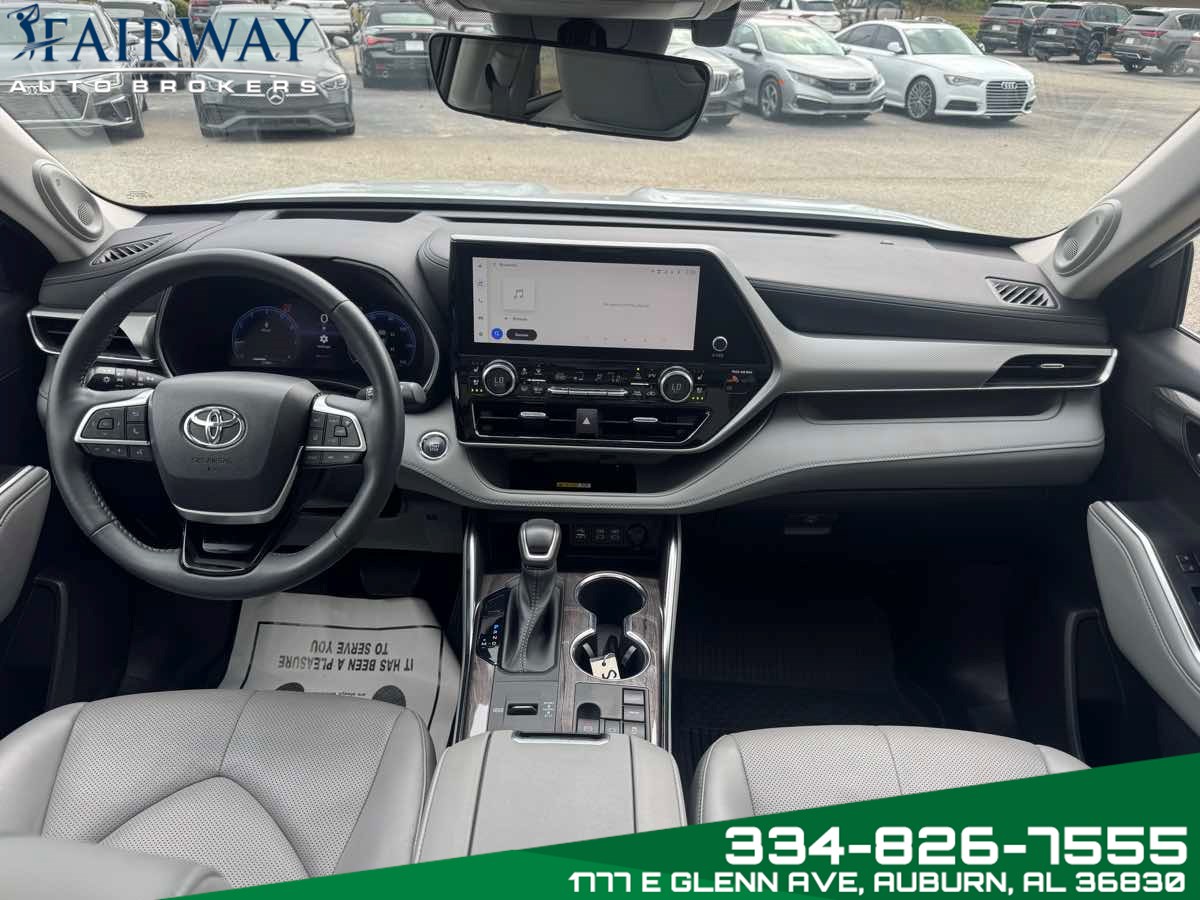 2023 Toyota Highlander Platinum photo 24