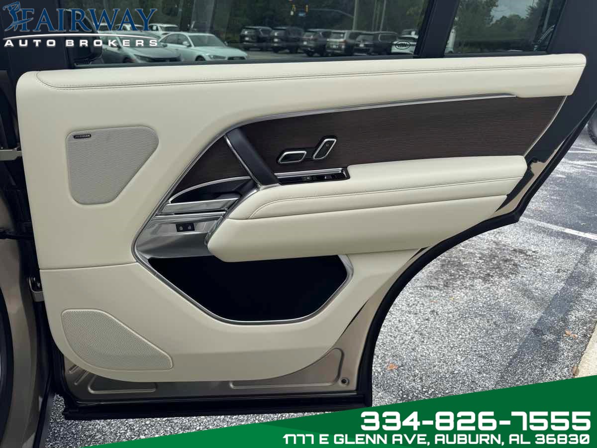 2025 Land Rover Range Rover SE photo 26