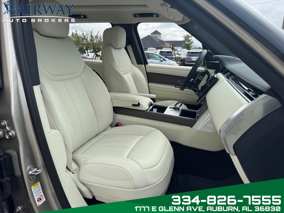 2025 Land Rover Range Rover SE photo 10