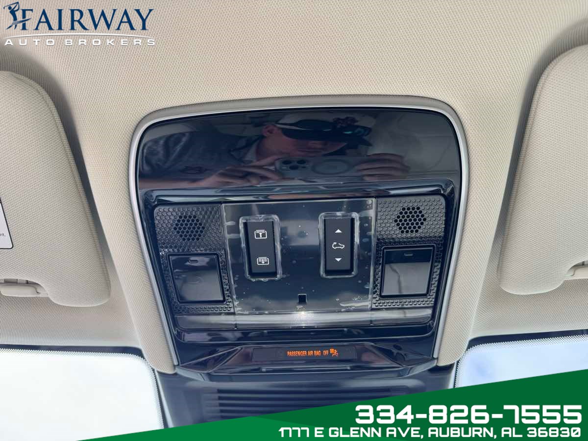 2025 Land Rover Range Rover SE photo 17