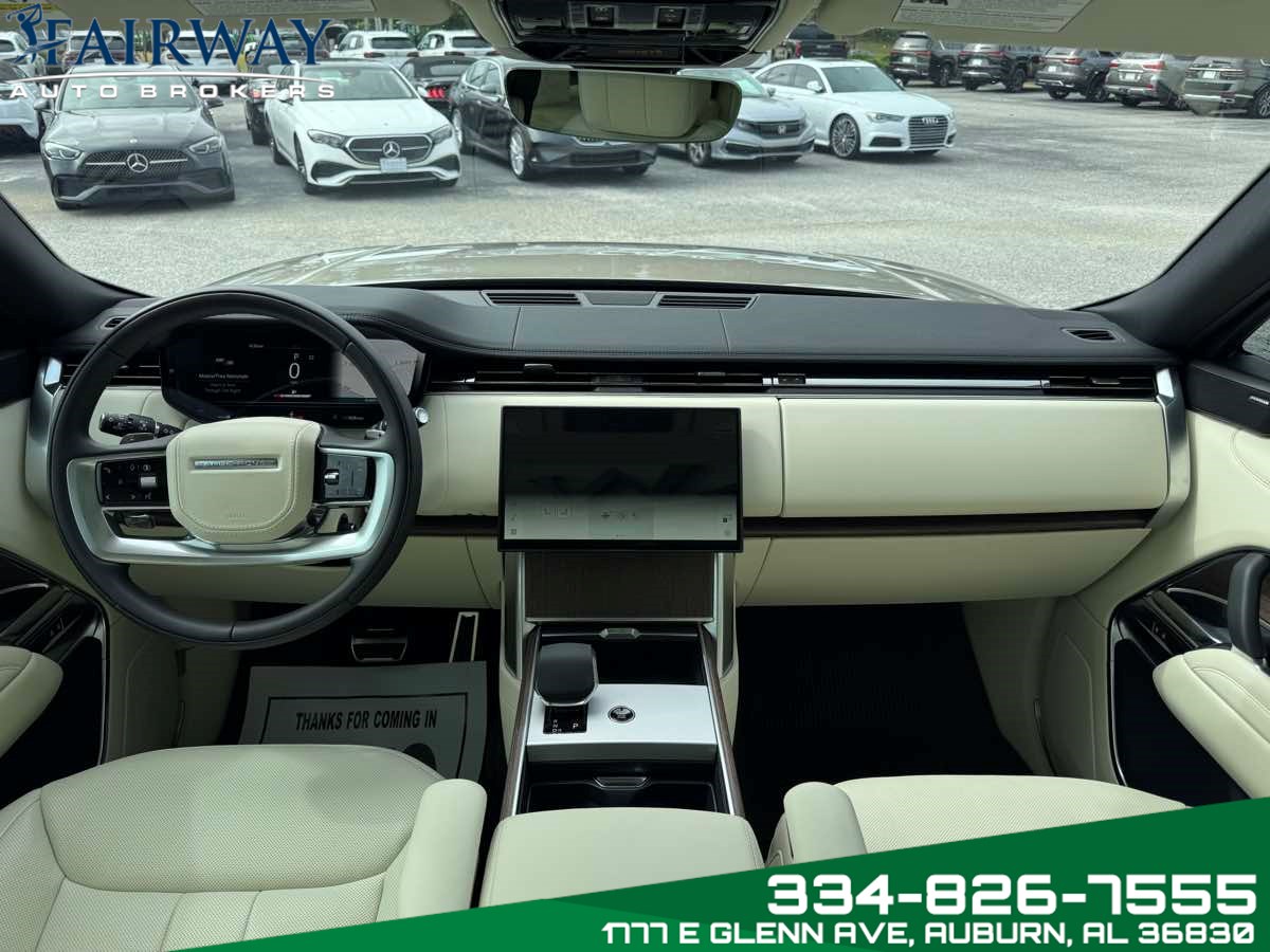2025 Land Rover Range Rover SE photo 18