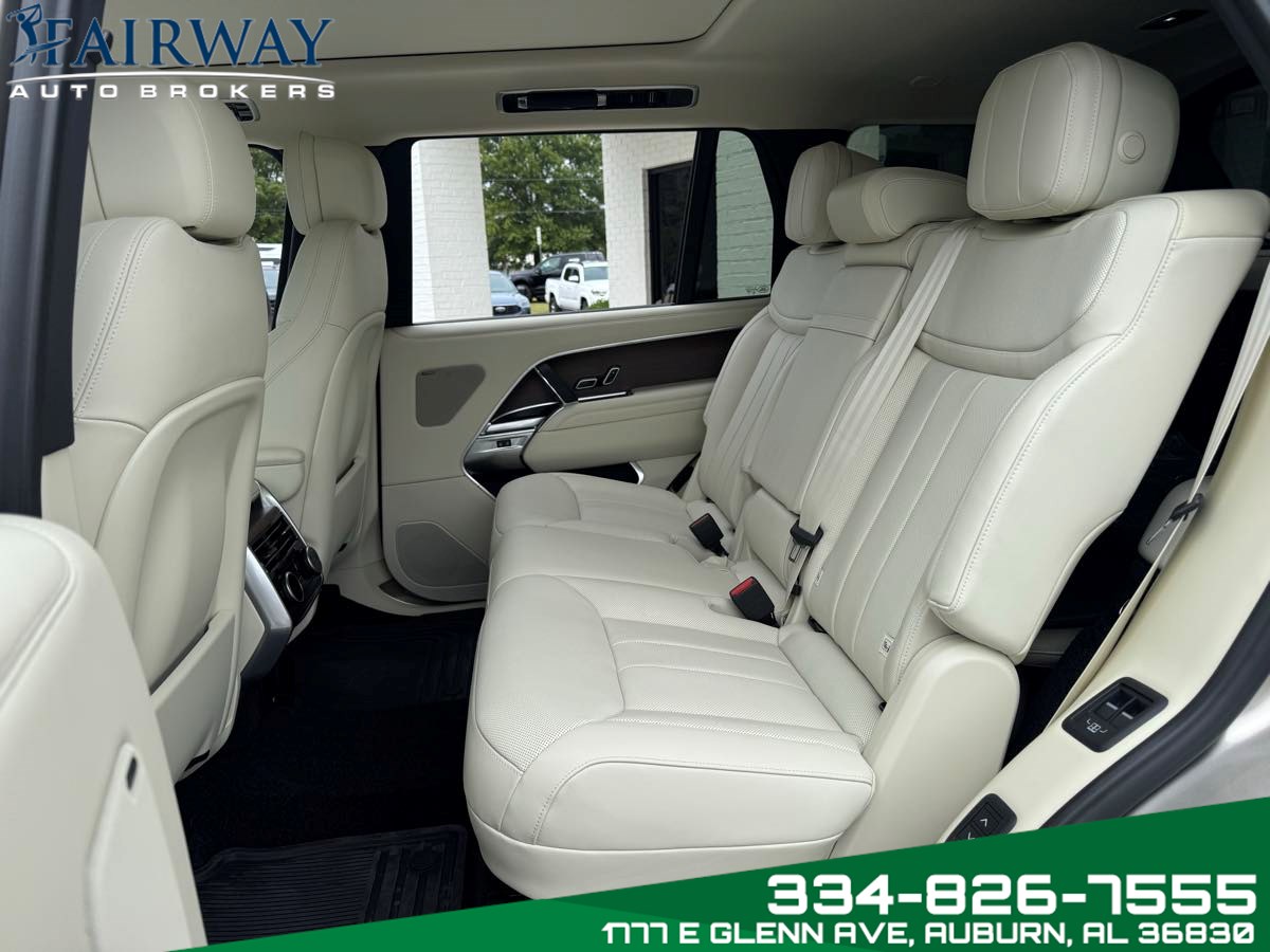 2025 Land Rover Range Rover SE photo 9