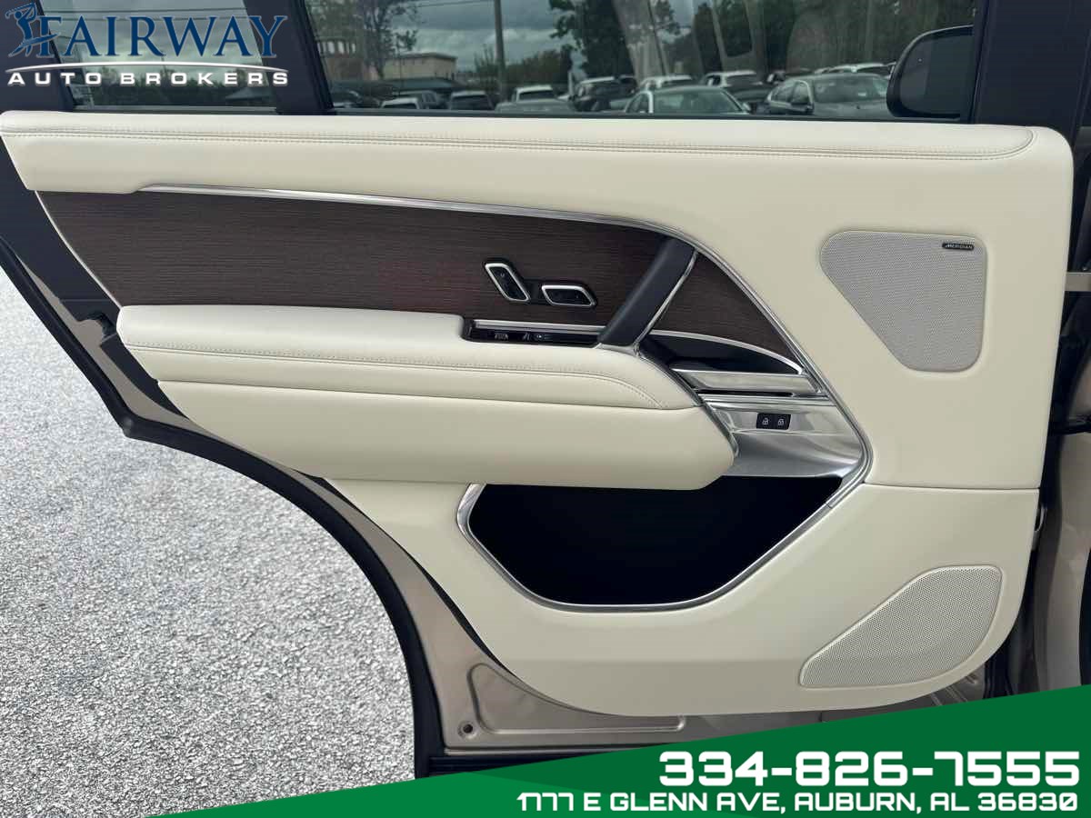 2025 Land Rover Range Rover SE photo 24