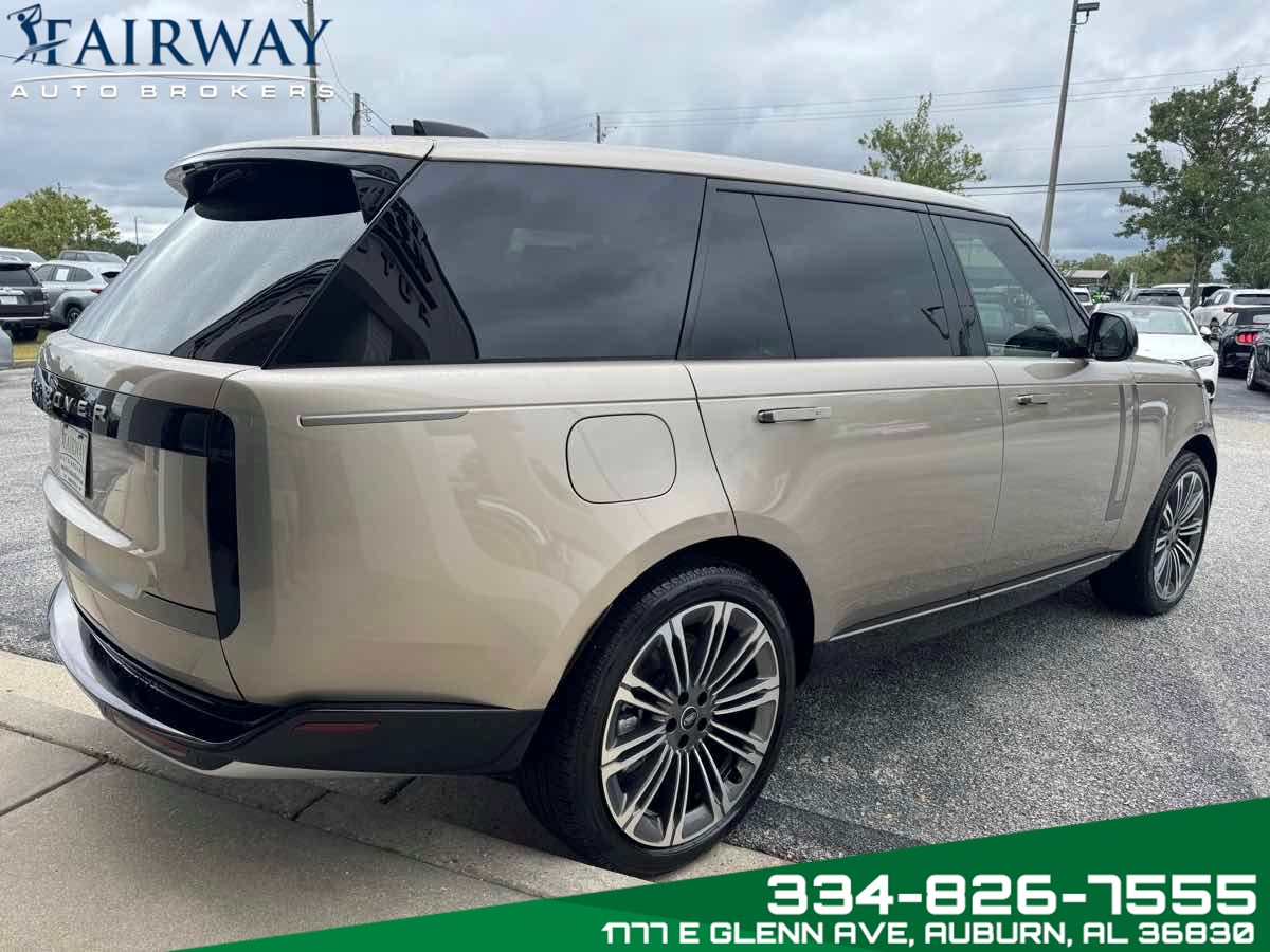 2025 Land Rover Range Rover SE photo 4