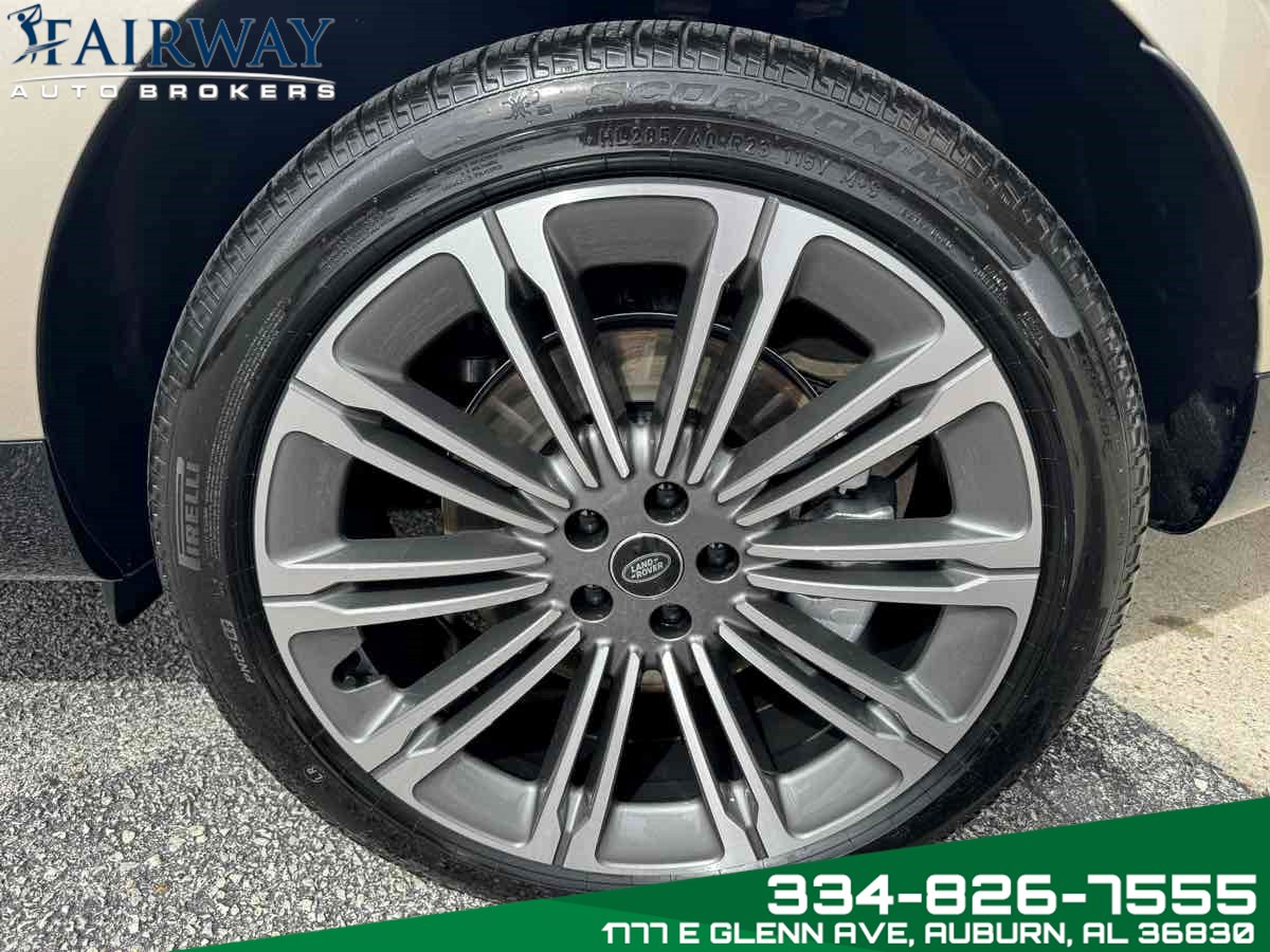 2025 Land Rover Range Rover SE photo 28