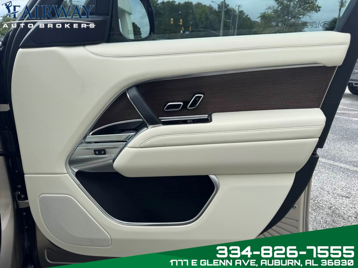 2025 Land Rover Range Rover SE photo 25