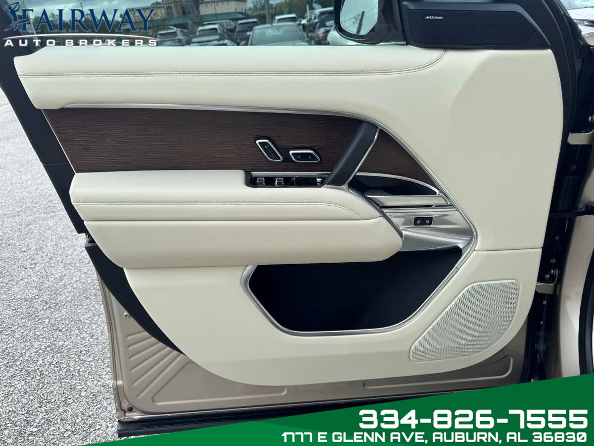 2025 Land Rover Range Rover SE photo 23