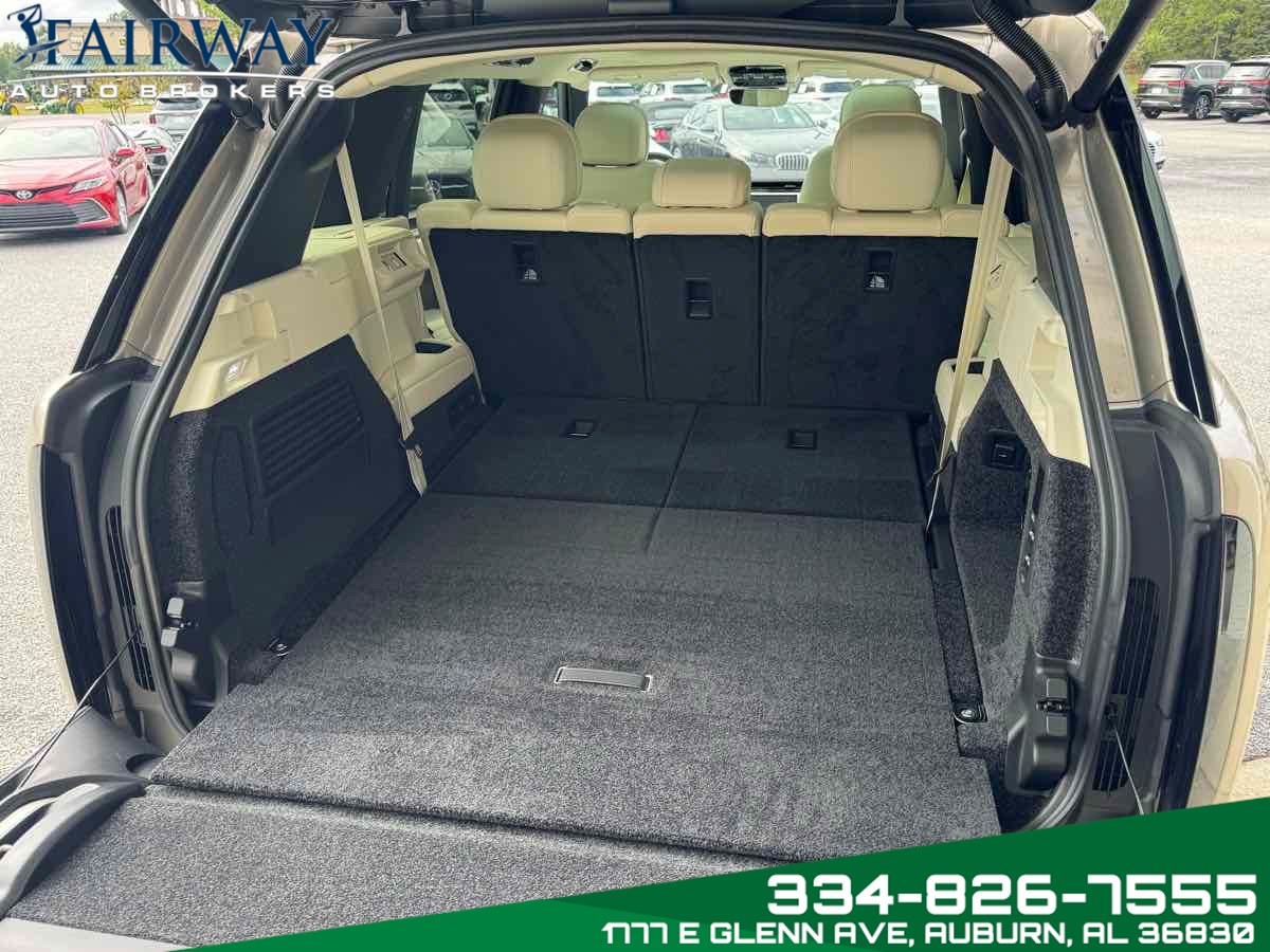 2025 Land Rover Range Rover SE photo 21