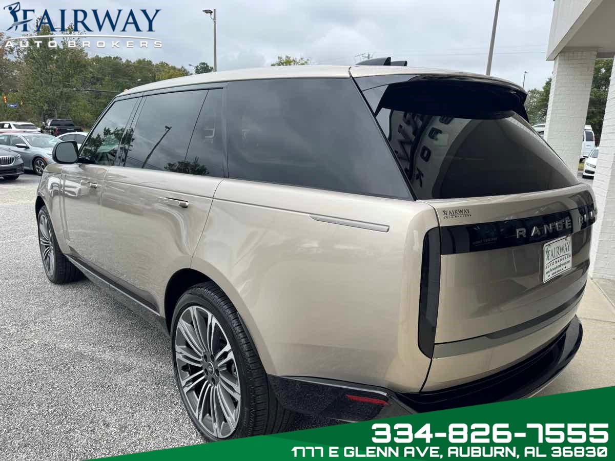 2025 Land Rover Range Rover SE photo 6